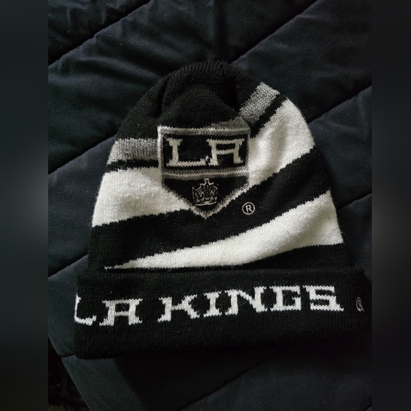 Los Angeles Kings Hockey Beanie - Picture 3 of 4